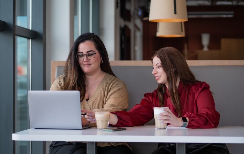 Team frontoffice doelgroepenvervoer_Maike en Nikki